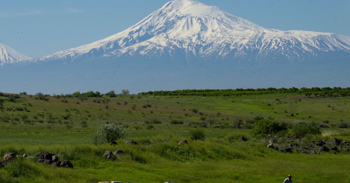Armenia's Pashinyan drops Mount Ararat from border stamps in 'concession' to Turkey